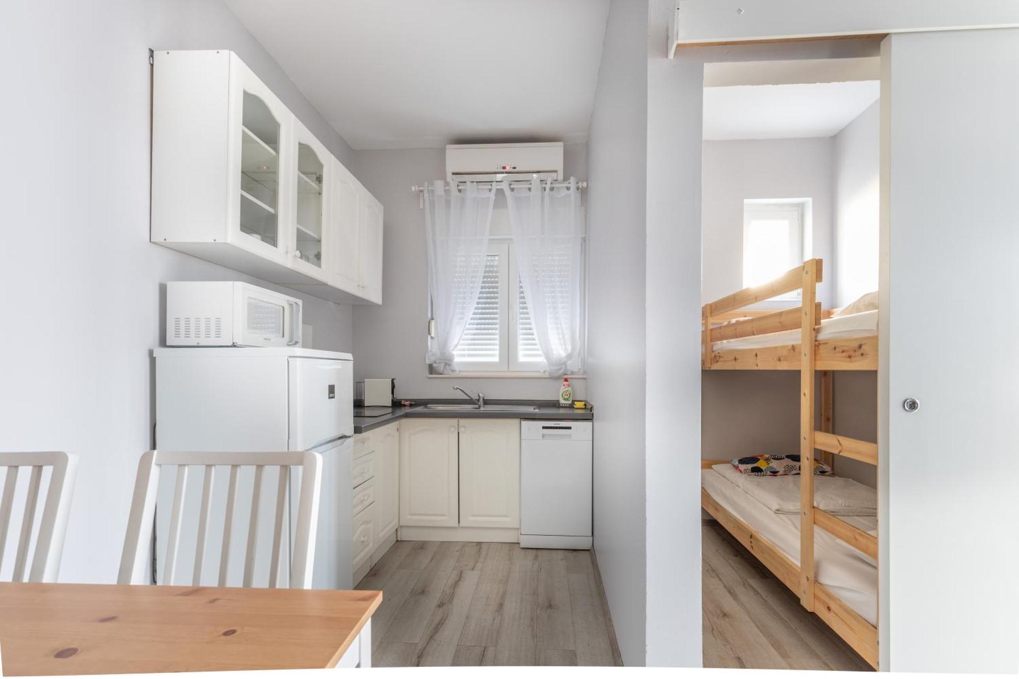 Apartmani Dina ビオグラード・ナ・モル エクステリア 写真