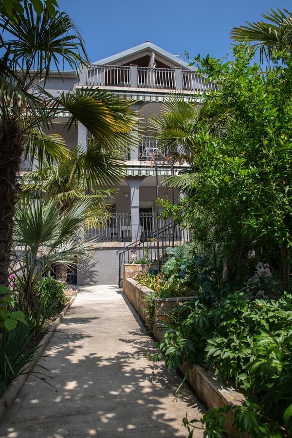 Apartmani Dina ビオグラード・ナ・モル エクステリア 写真