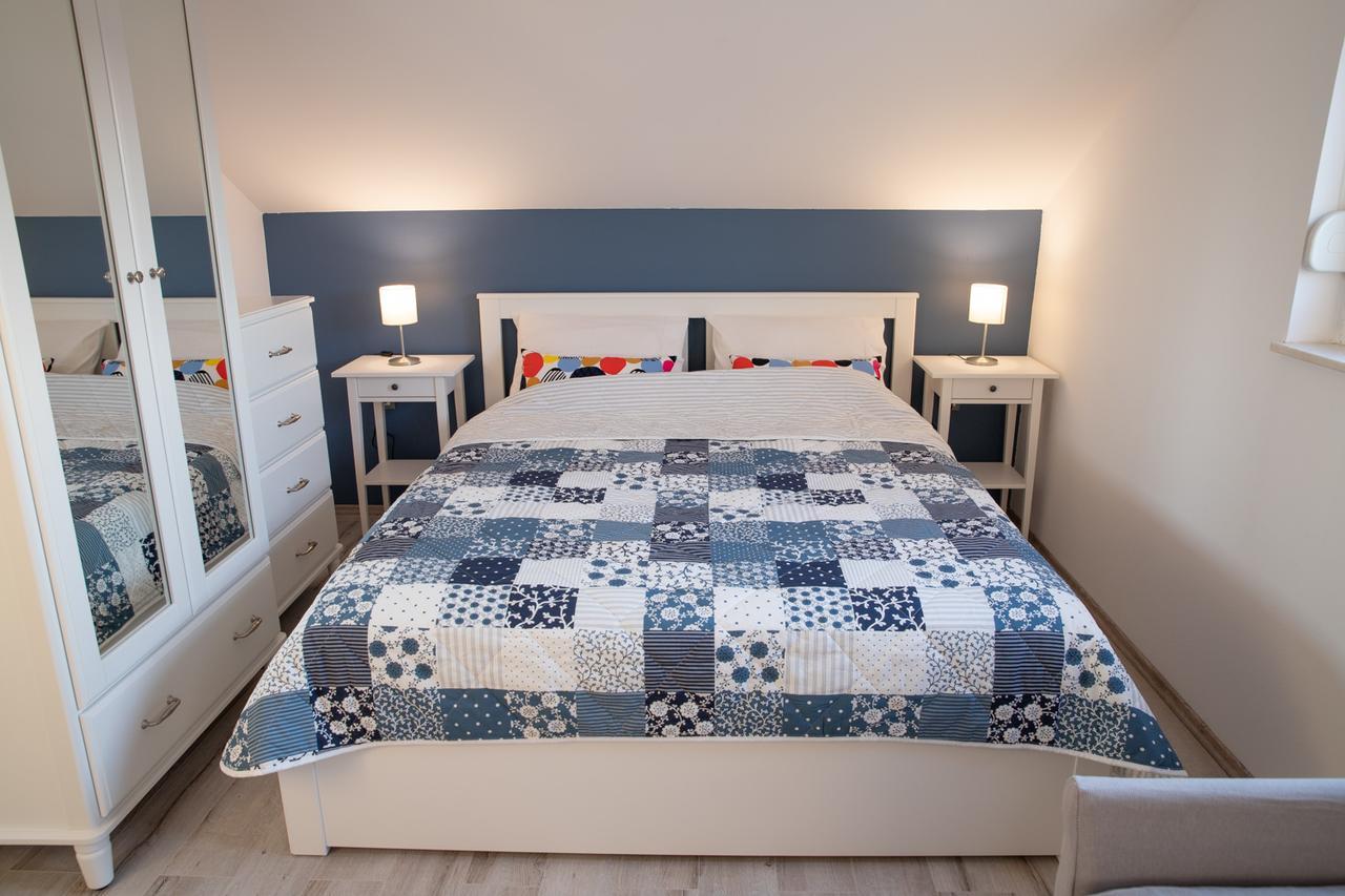Apartmani Dina ビオグラード・ナ・モル エクステリア 写真