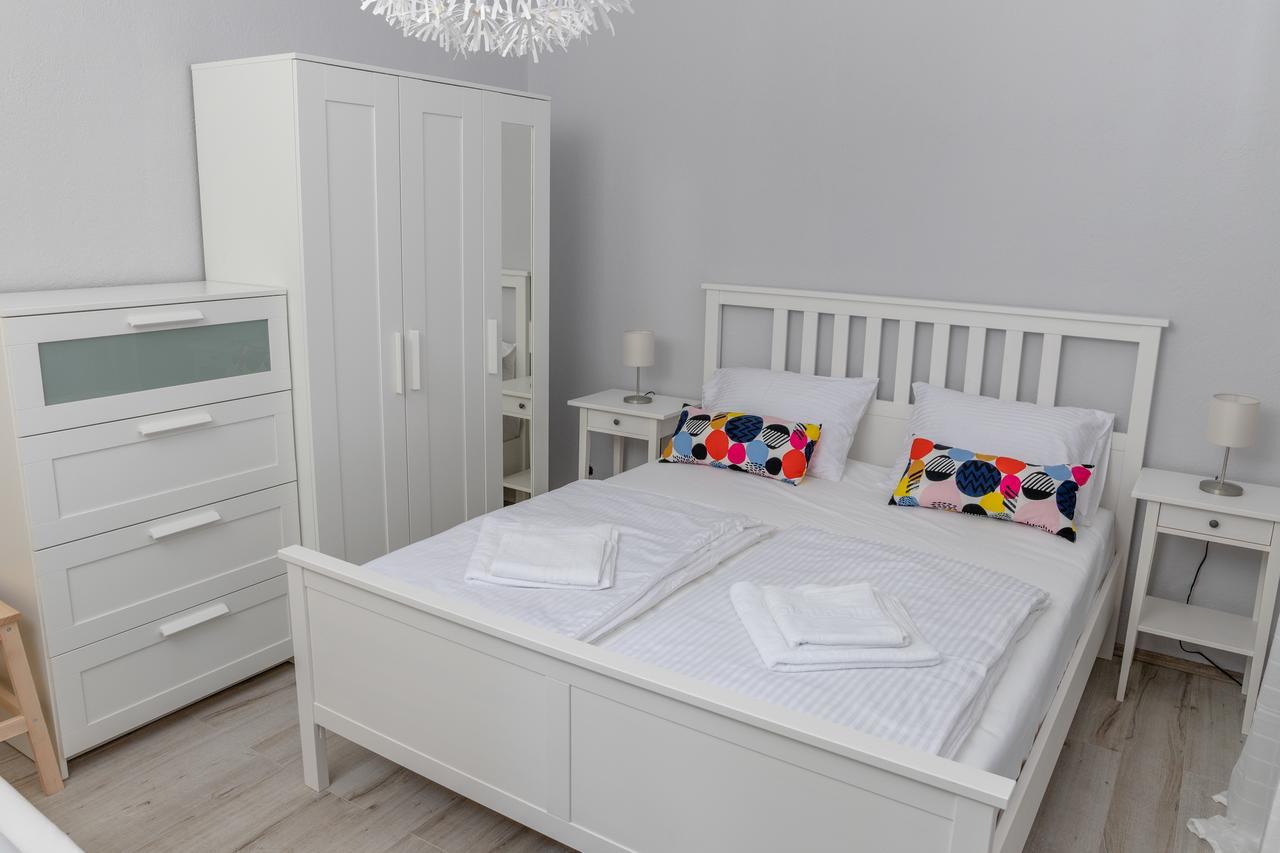 Apartmani Dina ビオグラード・ナ・モル エクステリア 写真