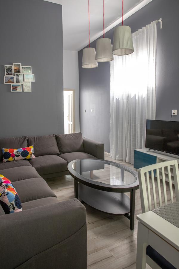 Apartmani Dina ビオグラード・ナ・モル エクステリア 写真