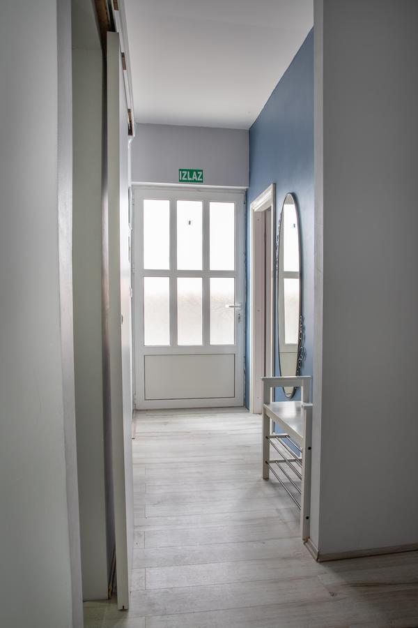 Apartmani Dina ビオグラード・ナ・モル エクステリア 写真
