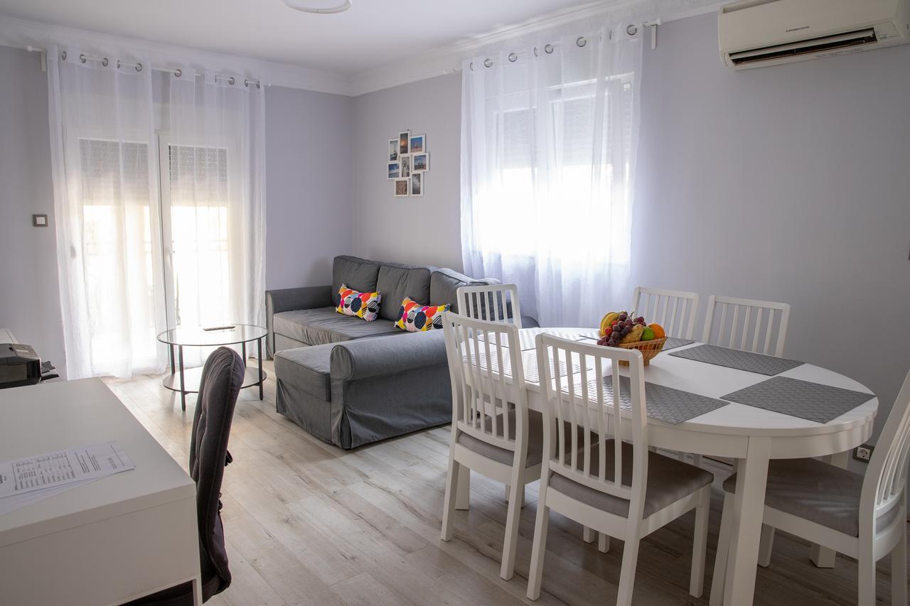Apartmani Dina ビオグラード・ナ・モル エクステリア 写真