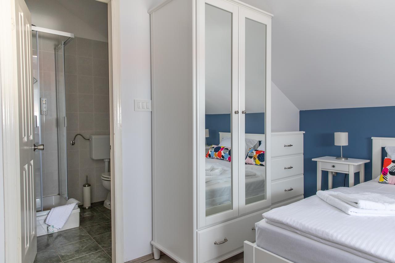 Apartmani Dina ビオグラード・ナ・モル エクステリア 写真